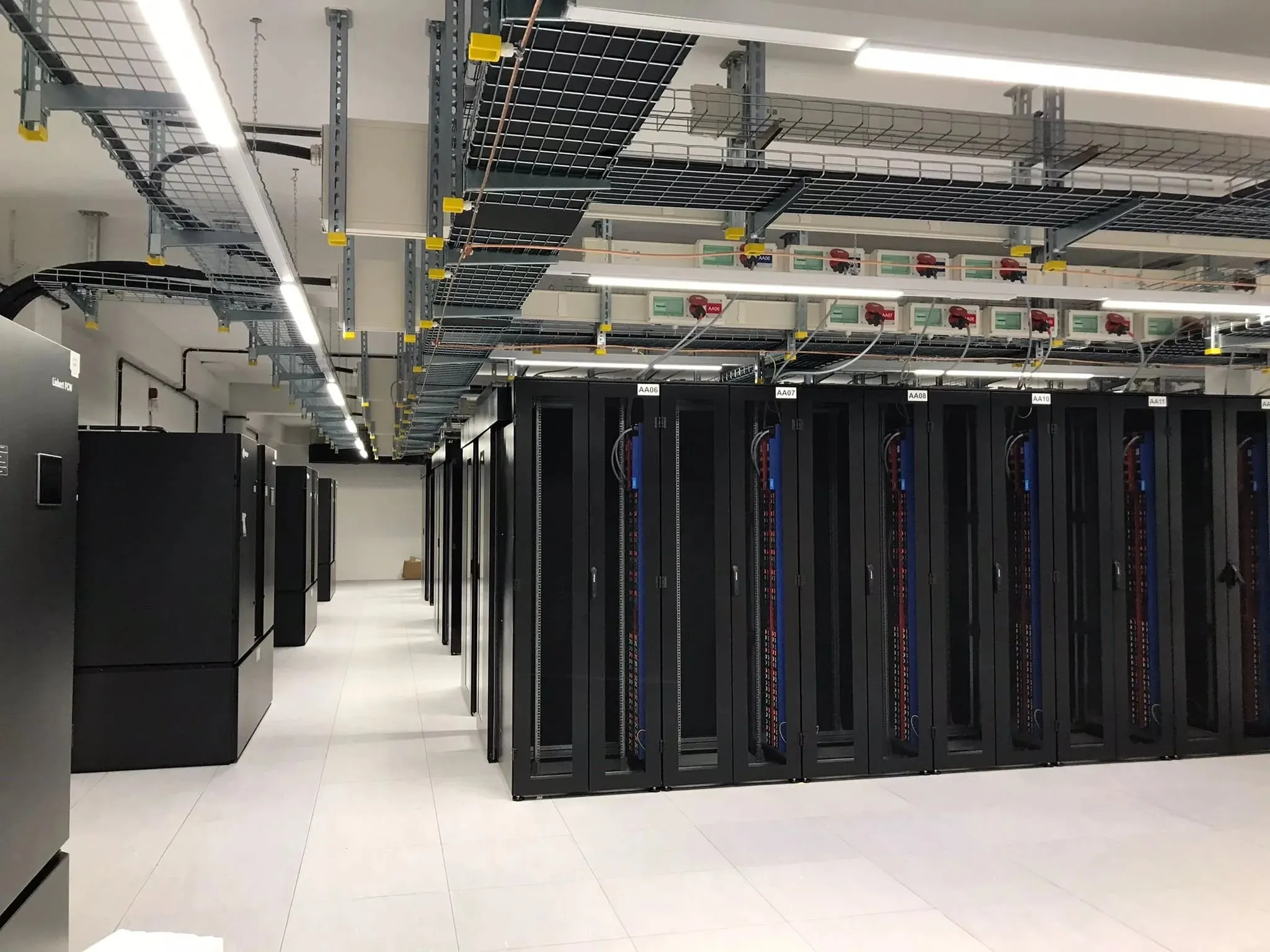 350 m² Schaltwartenboden für deutsches KI-Rechenzentrum — Bild 2