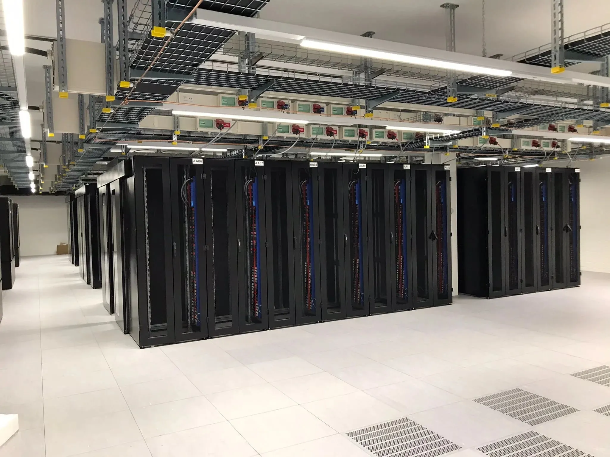 350 m² Schaltwartenboden für deutsches KI-Rechenzentrum — Bild 6