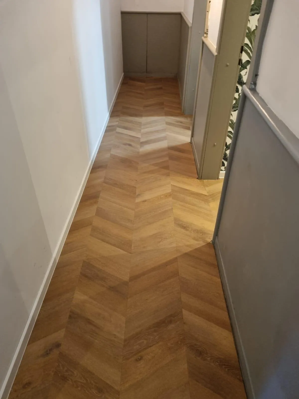 LVT-Oberboden für Innenstadt-Kaffee in Krefeld — Bild 2