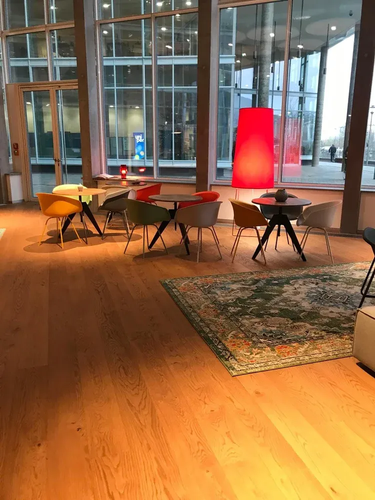 Parkettboden auf Hohlraumboden verlegt — Bild 1