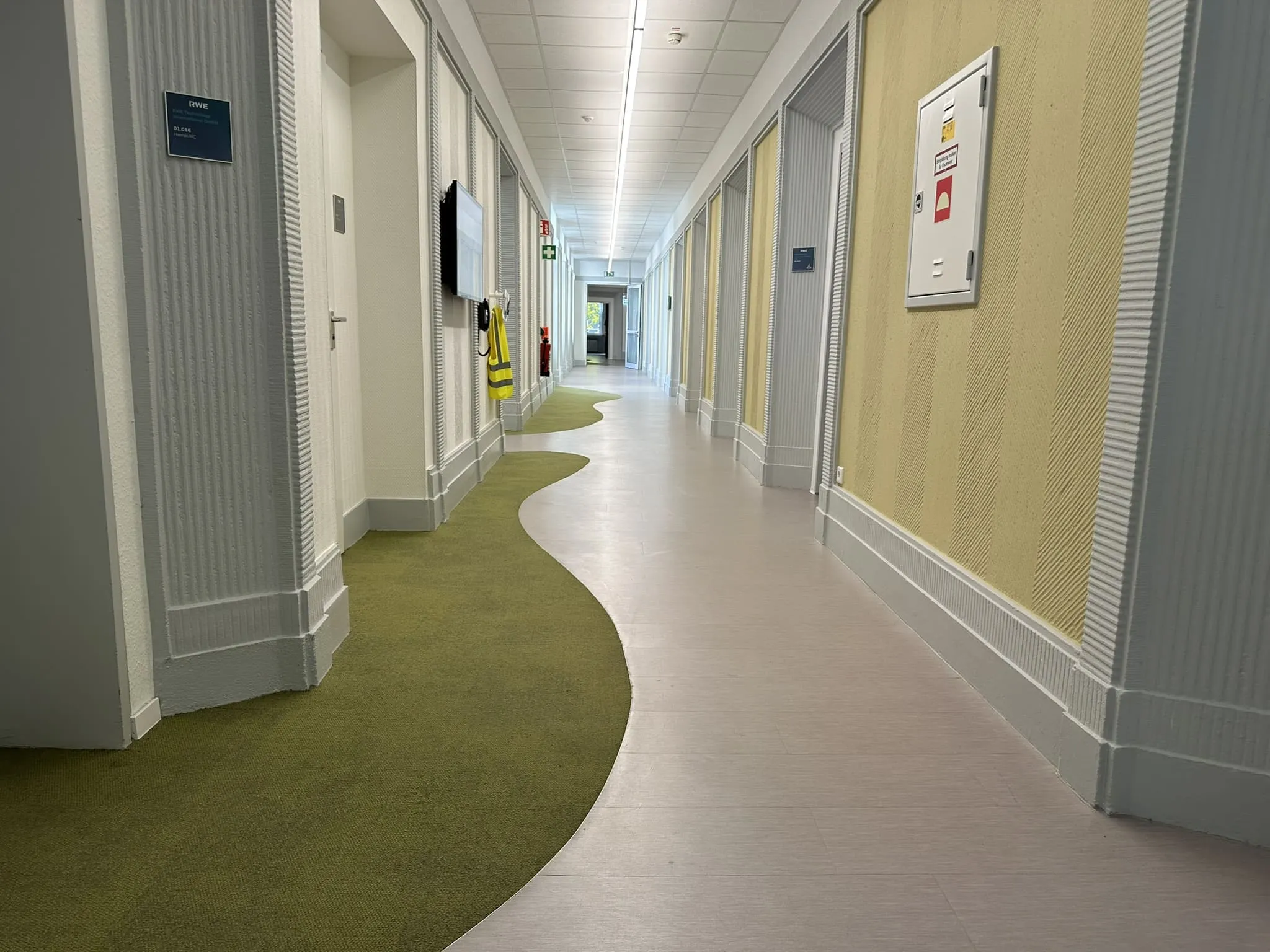 6.000 m² Trockenhohlraumboden für RWE in Essen — Bild 2